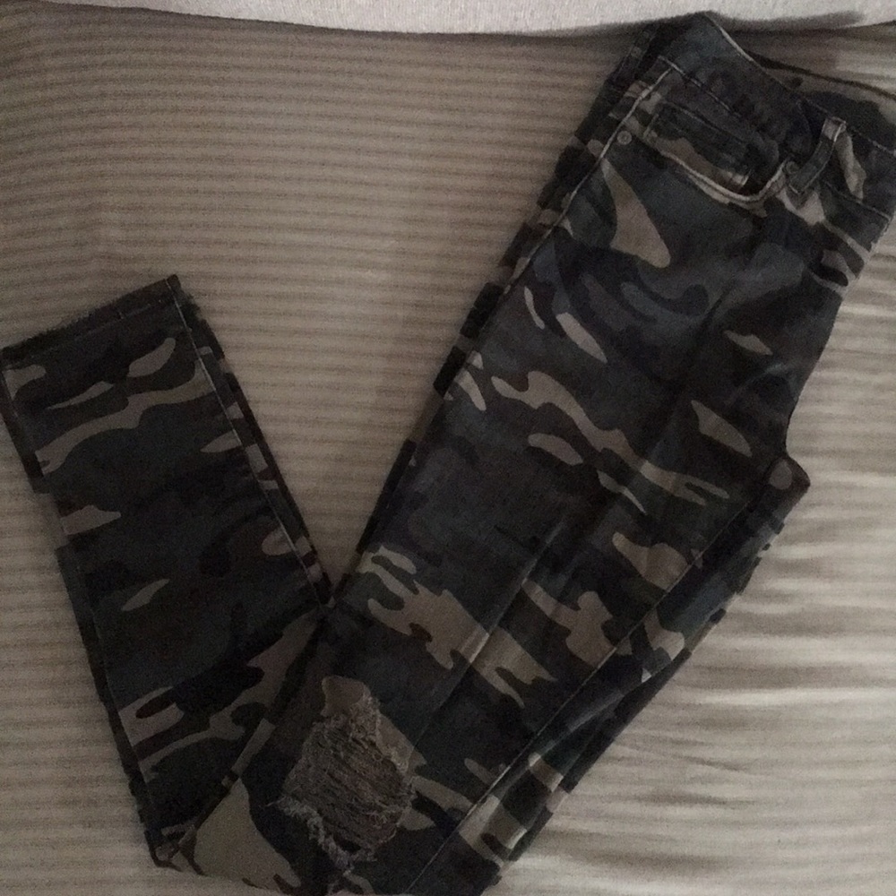 Camouflage jeans